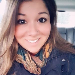 Meet your Posher, Raquel